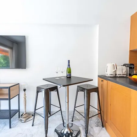 1-br With Terrace Near La Croisette *