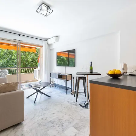 1-br With Terrace Near La Croisette *